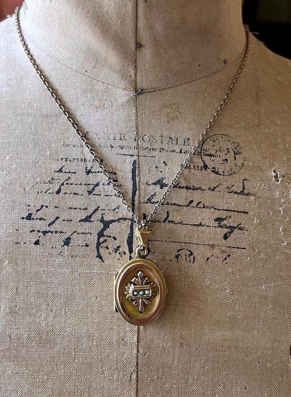 Antique Victorian Gold Filled Pinchbeck genuine Seed Pearl accented lovely ornate Locket Pendant Necklace