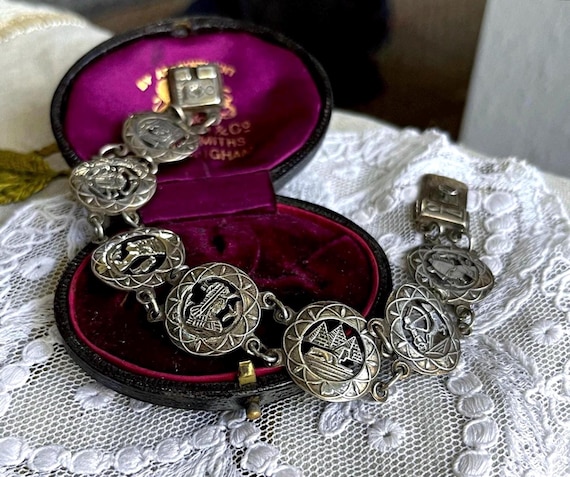Unique vintage Egyptian Revival 800 Silver decorative hallmarked Souvenir Link Bracelet