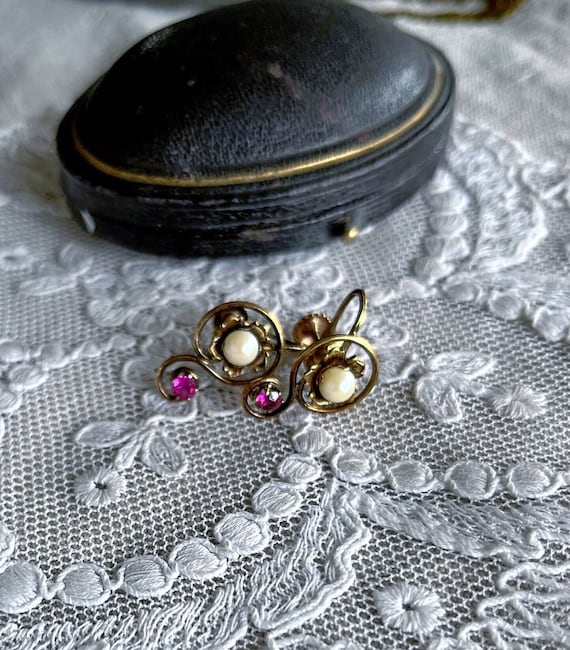 Charming antique Edwardian 10k Yellow Gold genuine Cultured Pearl and faceted Ruby gemstone stamped screw back Earrings