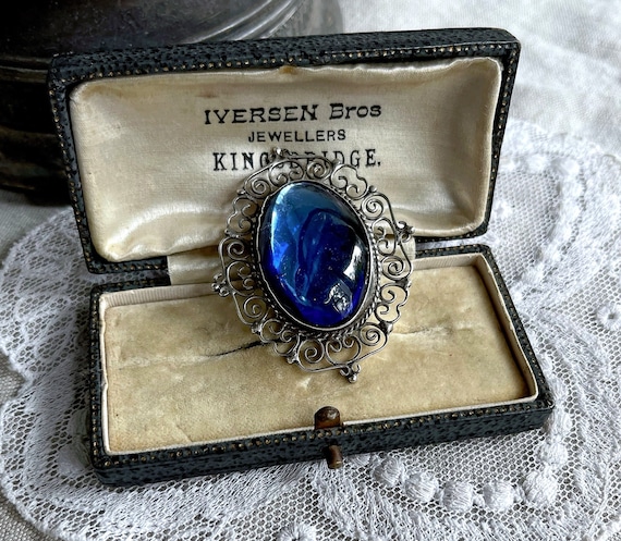 Lovely vintage Mexico Bohemian Revival 800 Silver genuine Gripoix Blue Glass Cabochon decorative hallmarked Statement Pendant Brooch