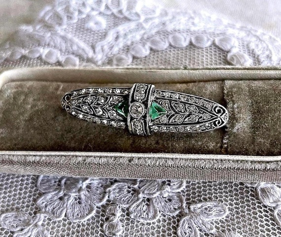 Fine vintage Art Deco Sterling Silver Emerald and White Paste Stone Lapel Brooch