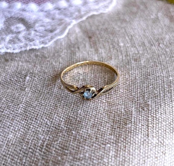 Vintage 9k Yellow Gold Solitaire Ring with Genuine Faceted Topaz – Hallmarked