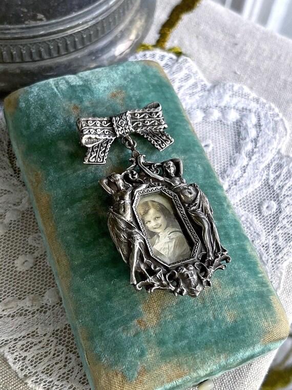 Rare vintage Art Nouveau Revival solid Sterling Silver Goddess Floral Motif charming hallmarked picture frame brooch adorable !