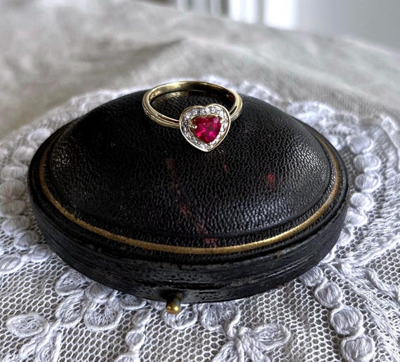 Vintage 10K Yellow Gold genuine faceted Pink Sapphire and Diamond accented size 6.25 hallmarked Heart Motif Ring