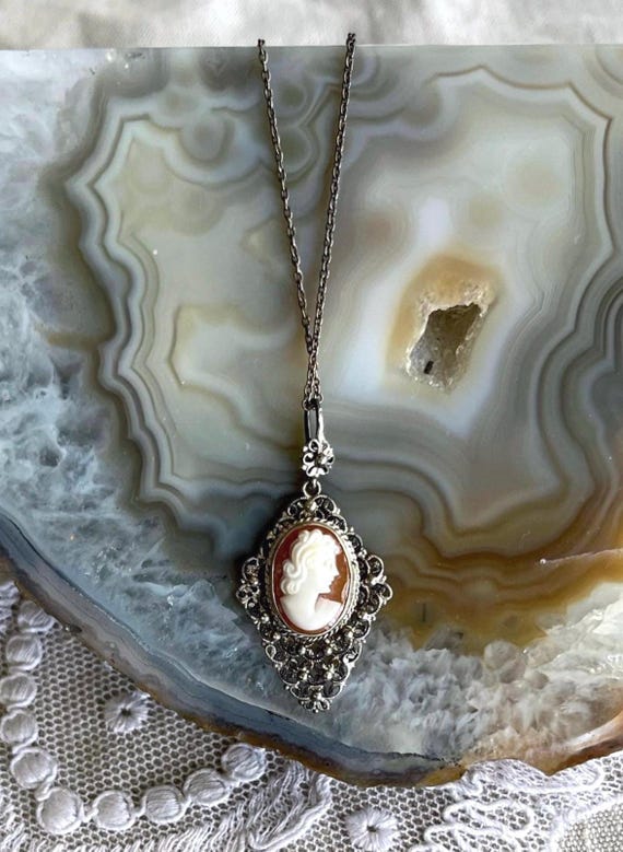 Graceful vintage Victorian Revival 835 European Silver genuine carved Conch Shell Cameo beautiful Pendant Necklace