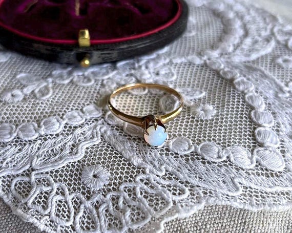 Antique Victorian 14k Gold Opal Solitaire Ring, Size 7.5