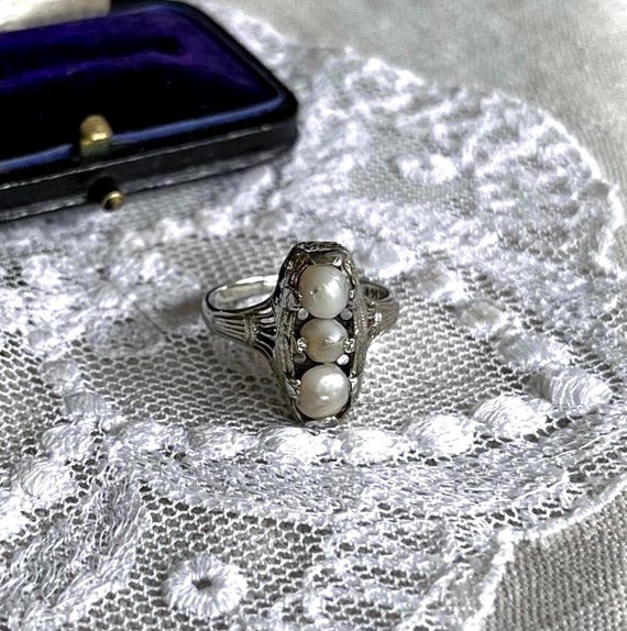 Fine antique Edwardian Belle Époque 14K White Gold genuine Pearl accented size 6 hallmarked Dinner Ring