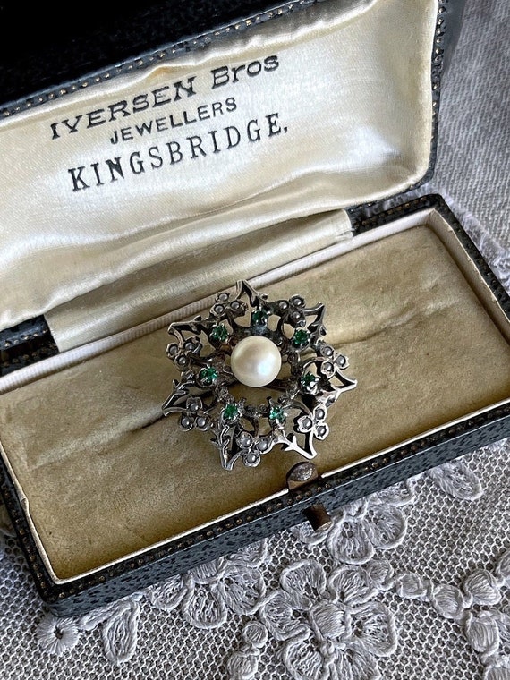 Romantic antique Edwardian Sterling Silver genuine Cultured Pearl faceted Emerald Seed Pearl accented lovely Starburst Pendant Brooch