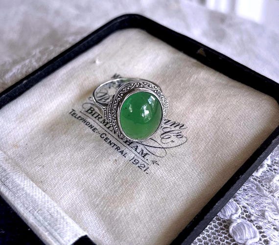 Lovely Vintage 1930s Art Deco 835 silver luminous genuine Chrysoprase Cabochon accented decorative stamped size 9 Cocktail Ring