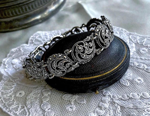 Charming Mid Century Art Deco German Austrian solid 830 silver brilliant faceted Marcasite accented hallmarked pristine Link Bracelet