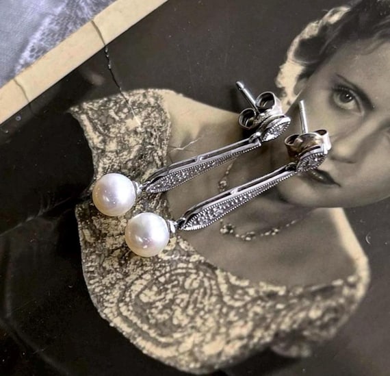 Vintage 10K White Gold genuine Diamond Cultured Pearl hallmarked Dangle Earrings