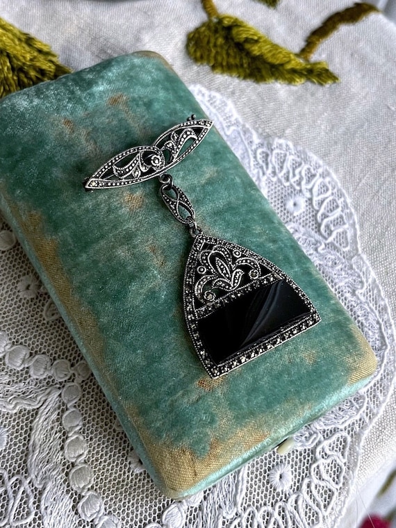 Lovely vintage Art Deco Revival Sterling Silver faceted Marcasite accented genuine Onyx gemstone beautiful Dangle Brooch