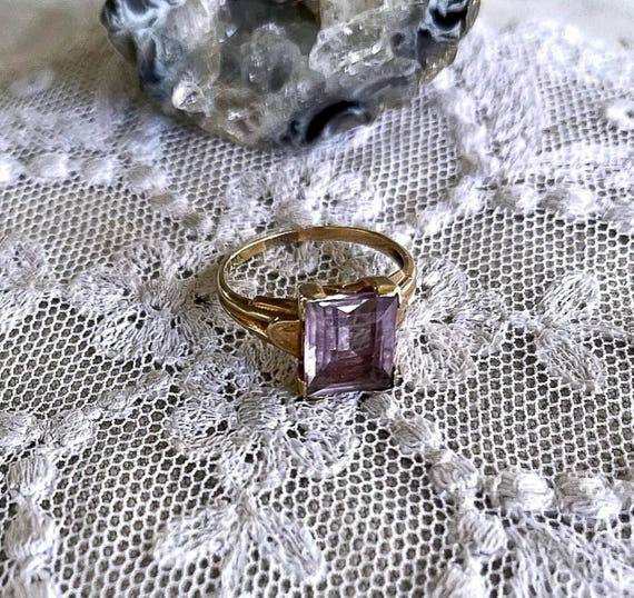 Vintage Art Deco Amethyst Cocktail Ring: 14K Yellow Gold, Size 6.25
