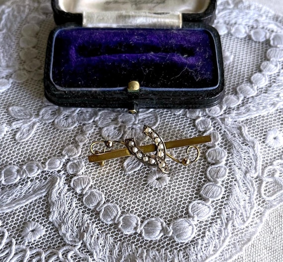 Antique 9K Gold Seed Pearl Horseshoe Brooch: Victorian Lapel Pin
