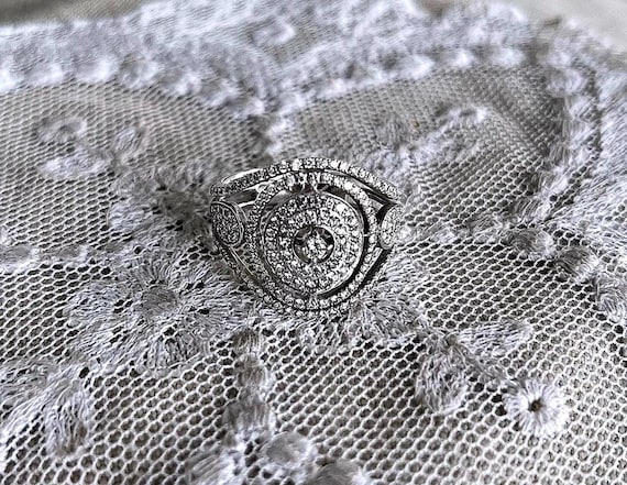 Stunning Jenny Perl solid 18K White Gold brilliant faceted Pave Diamond accented hallmarked size 8 Statement Ring