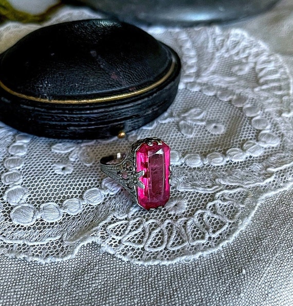 Radiant vintage Art Deco 1930s Sterling Silver Filigree brilliant faceted Pink Paste Stone accented size 7.5 stamped Statement Ring