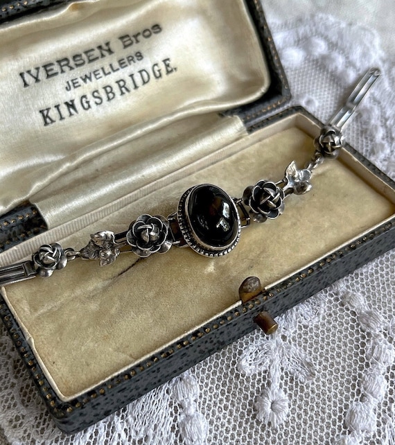 Romantic Jugendstil Bohemian Revival 1930s Germany Sterling Silver Floral Motif genuine Onyx Stone accented Link Bracelet
