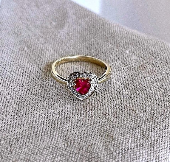 Vintage 10K Yellow Gold Heart Pink Sapphire Diamond Ring (Size 6.25)
