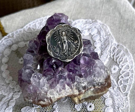 Dainty antique Art Nouveau Sterling Silver Front lovely Maiden Motif Scatter Brooch Pin