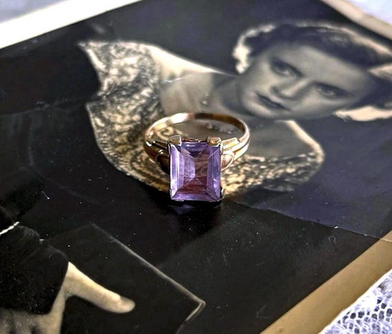Radiant vintage Art Deco 14K Yellow Gold genuine Faceted Amethyst gemstone accented hallmarked size 6.25 Cocktail Ring