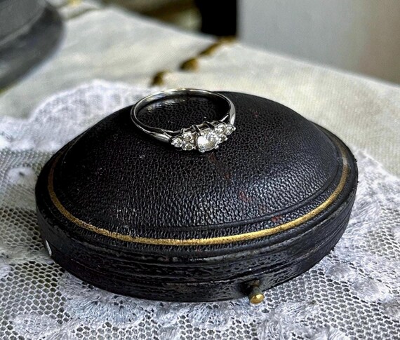 Brilliant vintage solid 10K White Gold dazzling faceted CZ accented lovely size 8 Multi Stone Ring