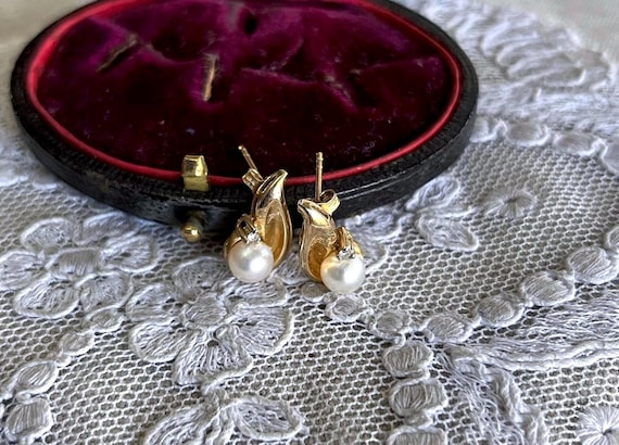 Vintage 10K Gold genuine Cultured Pearl Moissanite accented hallmarked Stud Earrings