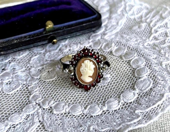 Lovely vintage Victorian Bohemian Revival 800 Silver Vermeil genuine faceted genuine Rose Cut Garnet Seed Pearl Cameo Cocktail Ring