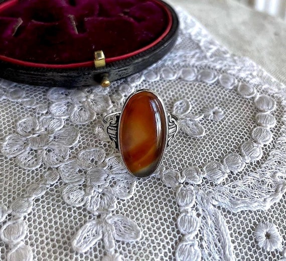 1930s Art Deco Uncas Sterling Silver Agate Cabochon Statement Ring