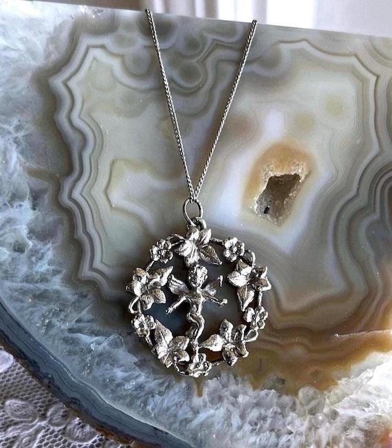 Beautiful vintage Jugendstil Art Nouveau Revival 835 Silver decorative Cherub Motif hallmarked Pendant Necklace