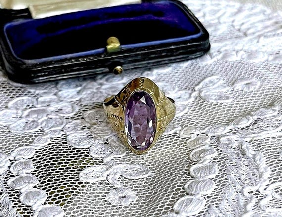 Gorgeous Mid Century Modern 9k Yellow Gold gorgeous faceted genuine Amethyst gemstone hallmarked Cocktail Statement Ring