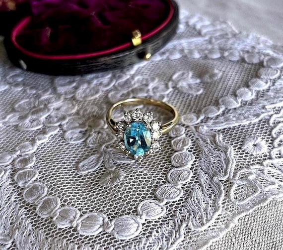 Vintage 10K Yellow Gold genuine Blue Tooaz gemstone brilliant CZ accented size 7 hallmarked Cocktail Ring
