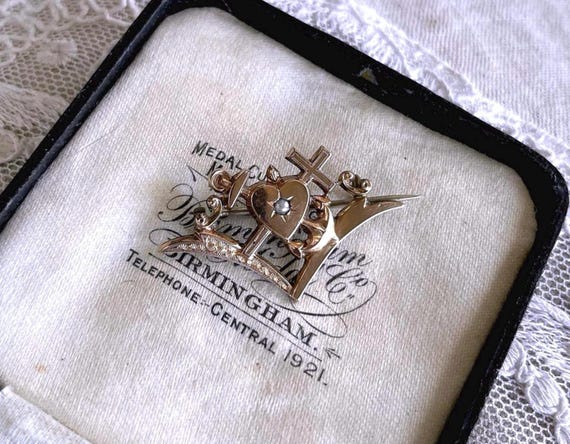 Romantic antique Faith Love Victorian Aesthetic Gold Filled genuine Seed Pearl accented lovely hallmarked Sweetheart Brooch