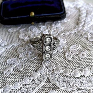 Gorgeous Vintage Co. Edwardian Revival Sterling Silver filigree brilliant faceted CZ accented hallmarked size 8.5 Statement Ring