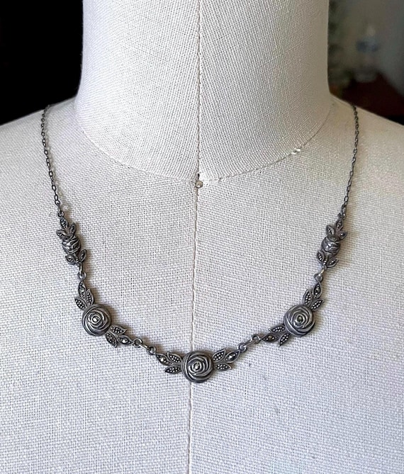 Lovely vintage German Art Deco 935 Silver brilliant faceted Marcasite accented Rose Motif delicate hallmarked Collier Necklace