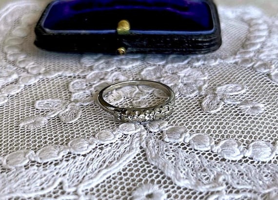 Dainty vintage 10K White Gold genuine faceted Diamond accented lovely hallmarked size 6.5 Stacking Ring