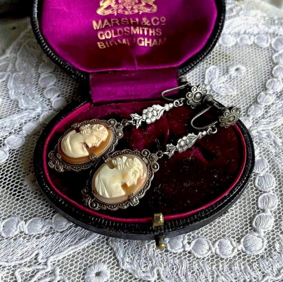 Elegant antique Edwardian Art Deco Rhodium Plated luminous Conch Shell Cameo exquisite Screw Back Drop Earrings