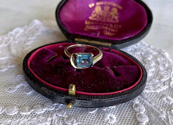 Vintage  10K Yellow Gold Brilliant faceted emerald cut Blue Spinel hallmarked size 7 Ring