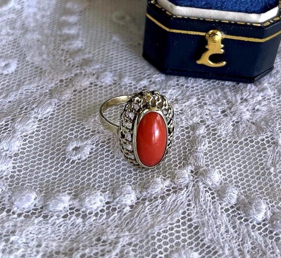 Fine vintage Mid Century 8K Yellow Gold genuine Coral hallmarked Cocktail Ring