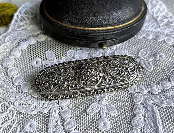 Vintage 1930s Art Deco Sterling Silver 925 brilliant faceted Marcasite accented lovely stamped Statement Brooch