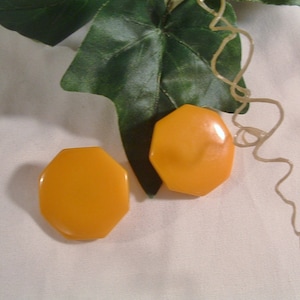 Delicious Vintage 1950&#39;s Octagonal Butterscotch Bakelite Clip Earrings