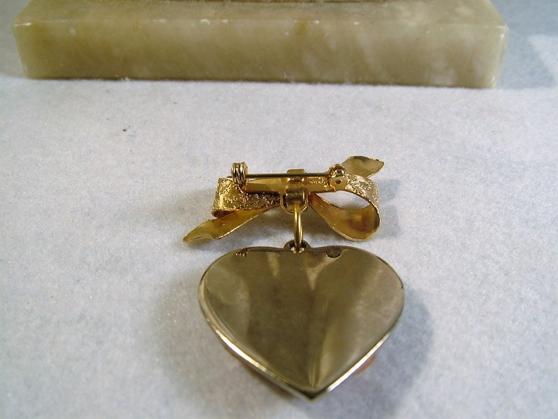 RARE Vintage 1960's Multi Semi Precious Stone Gold Tone Dangle Heart Bow Brooch image 6