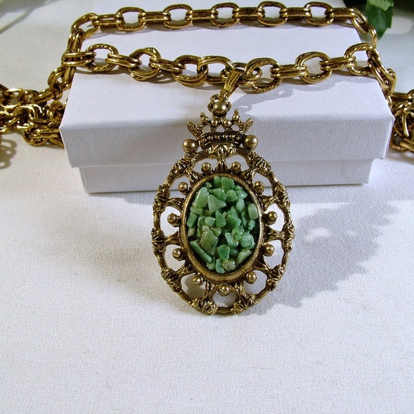 RARE Vintage Authenticated Selro Selini Unsigned Green Jade Chips Ornate Raised Scrollwork Pendant Necklace
