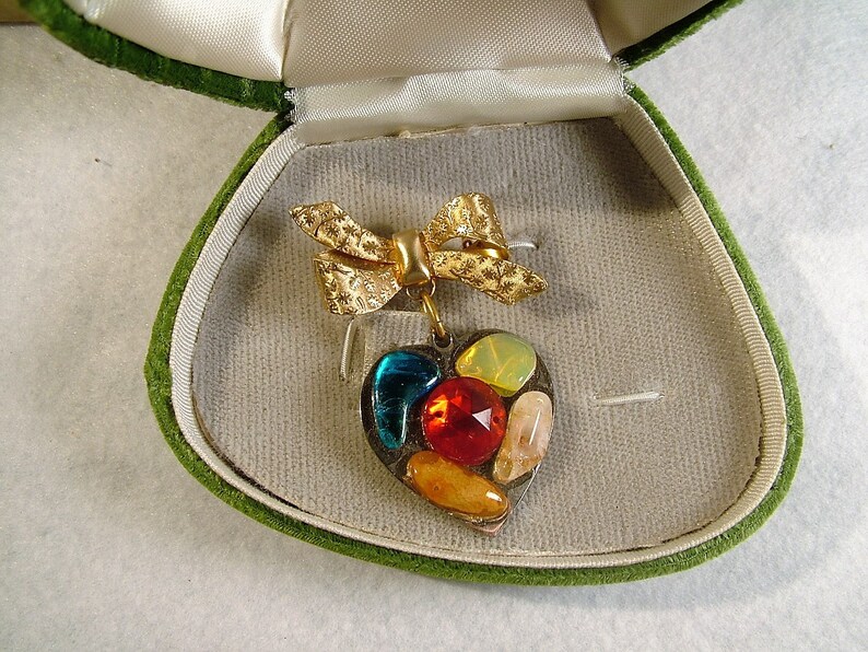 RARE Vintage 1960's Multi Semi Precious Stone Gold Tone Dangle Heart Bow Brooch image 4