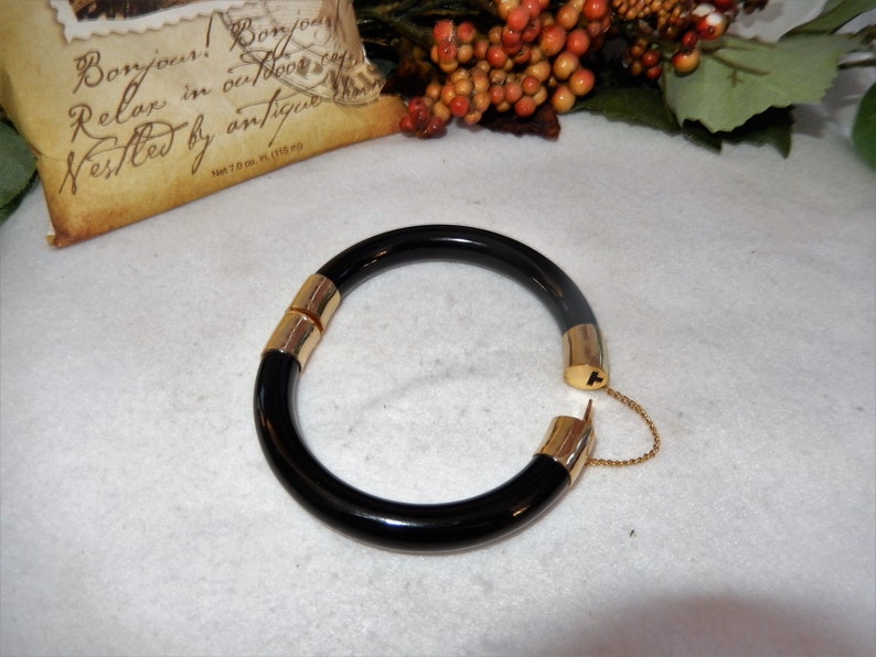 VINTAGE 1970's Ebony Black Peking Glass Hinged Bangle Bracelet With Safety Chain image 2