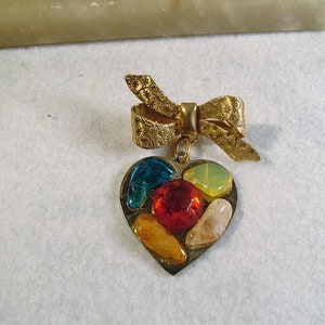 RARE Vintage 1960's Multi Semi Precious Stone Gold Tone Dangle Heart Bow Brooch image 2