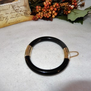 VINTAGE 1970's Ebony Black Peking Glass Hinged Bangle Bracelet With Safety Chain image 4