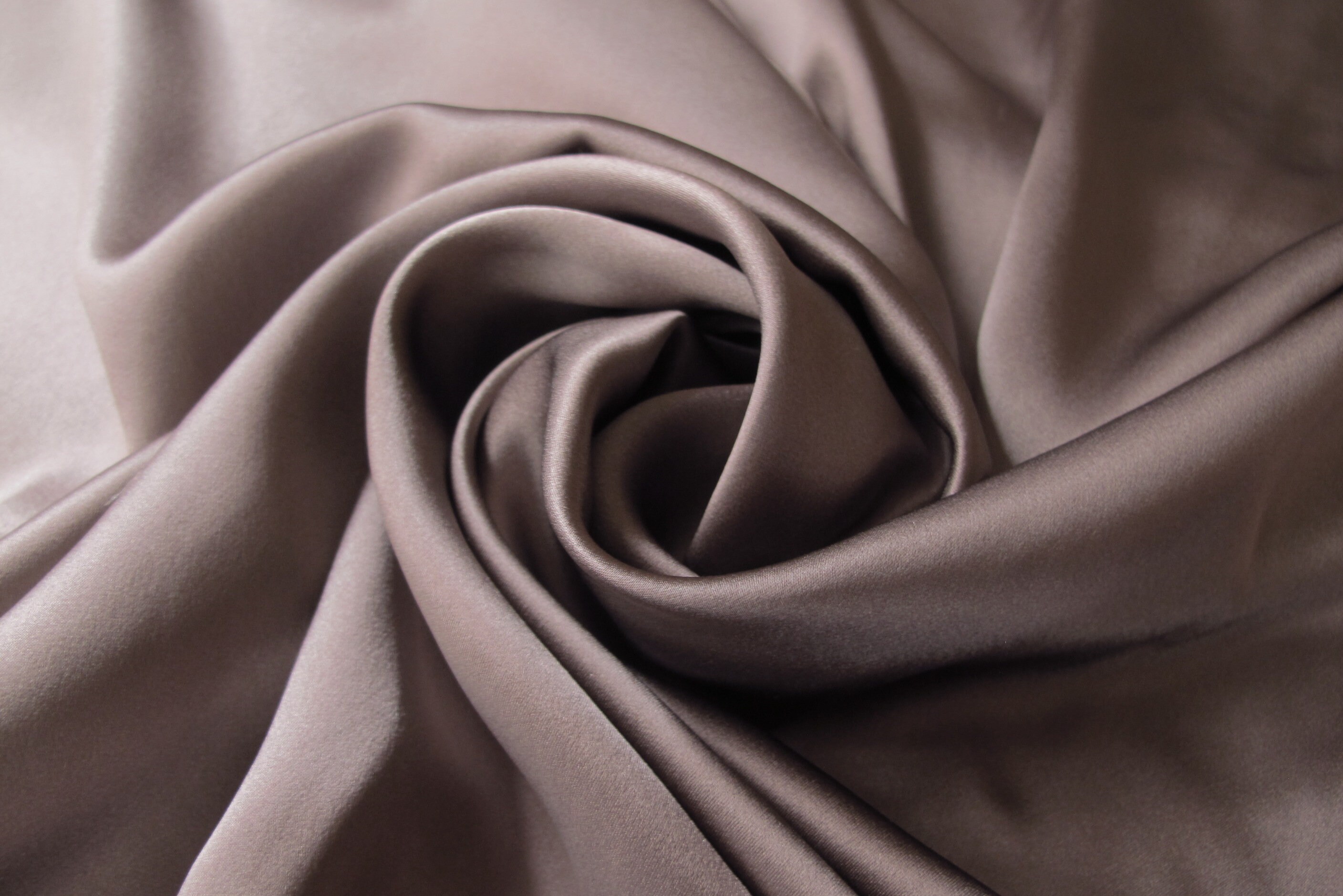 Natural silk. Mauve Brown.