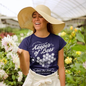 Women's Keeper Of Bees T-Shirt Beekeeper Gift Idea Tee Honeycomb Shirt