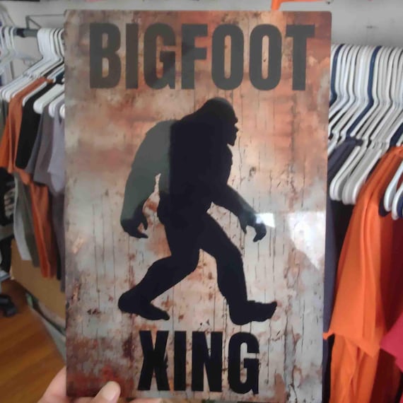 Bigfoot Sign Bigfoot XING Vintage 8x12 Rusty Metal Petina Sasquatch Gift Idea Cryptid Bigfoot Aluminum Wall Decor Sasquatch Camping Camp
