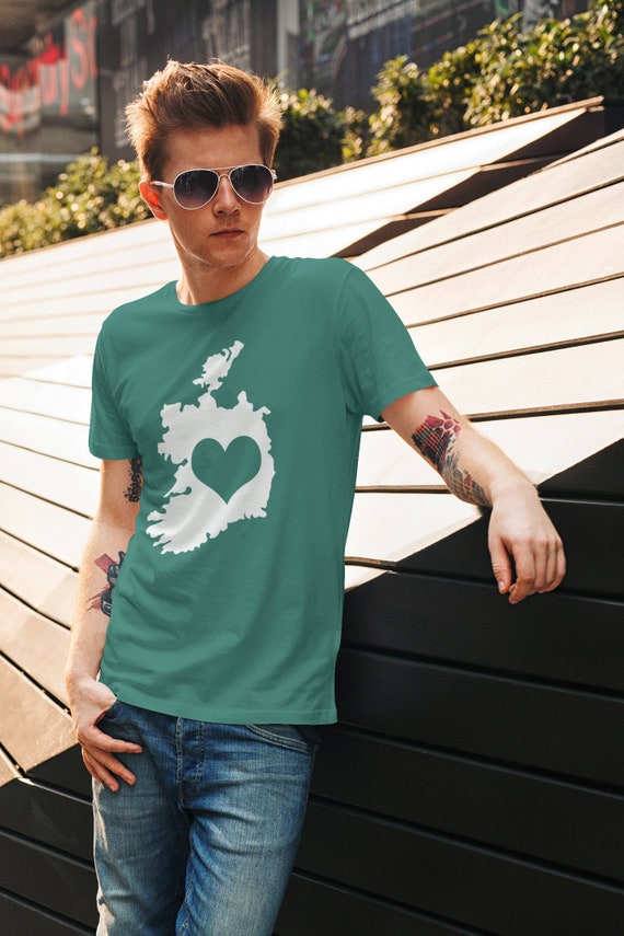 Men's Ireland T Shirt St. Patrick's Day TShirts Ireland Flag Grunge Graphic Tee Irish Pride Gift Idea St Pattys For Men Or Women Unisex Tee